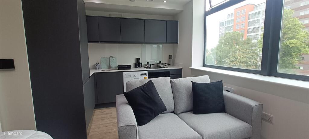 Apartment in Manchester, Old Trafford - More