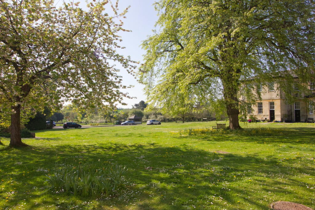 Thurnham Court, Devizes, Wiltshire, SN10 5FL photo 2