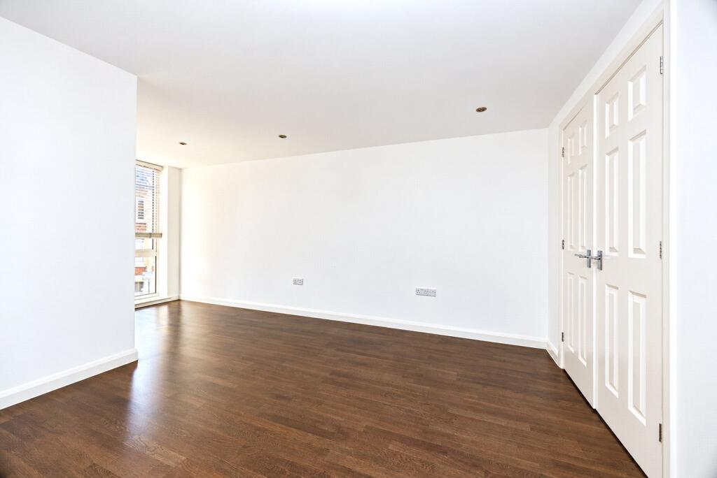 Martyr Road, Guildford, Surrey, GU1 photo 4