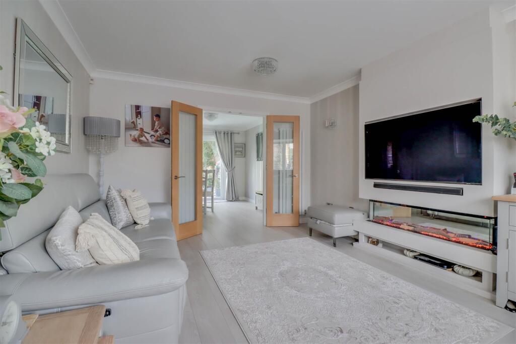House in Basildon, Wickford - View 3