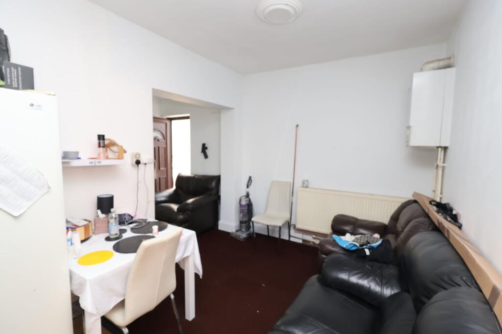 Gairloch Avenue, Stretford, M32 – další
