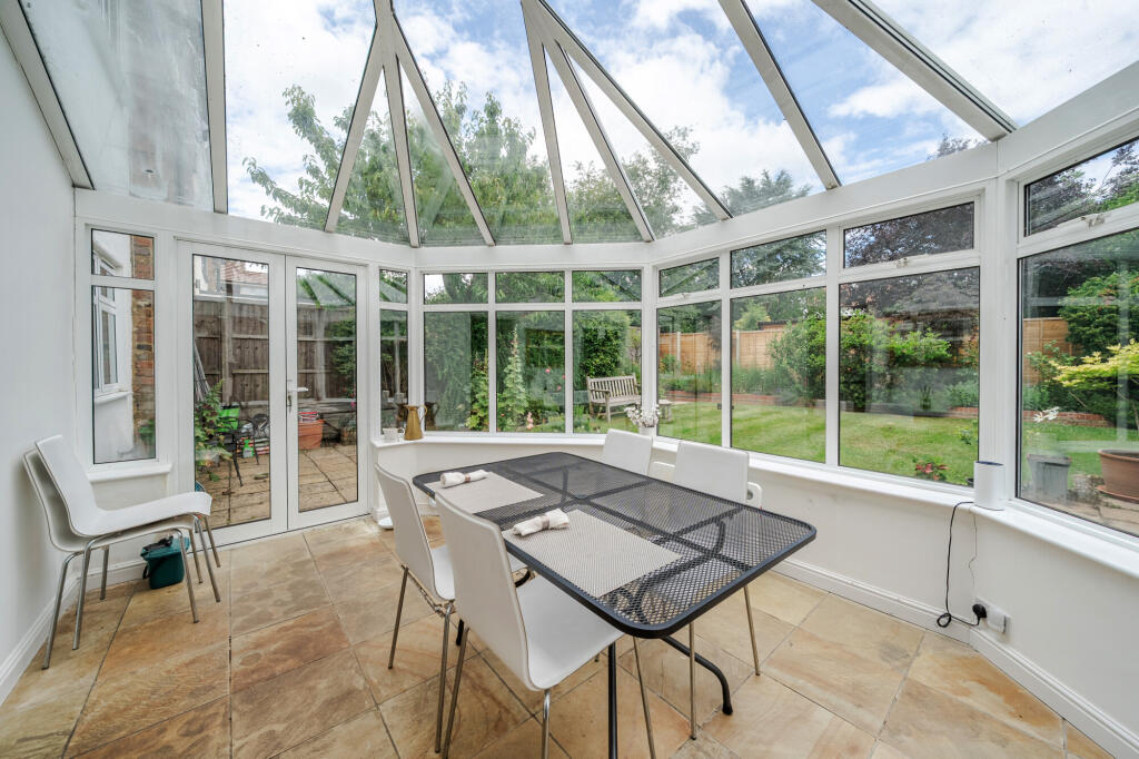 Crecy Gardens, Redbourn, AL3 - View 5