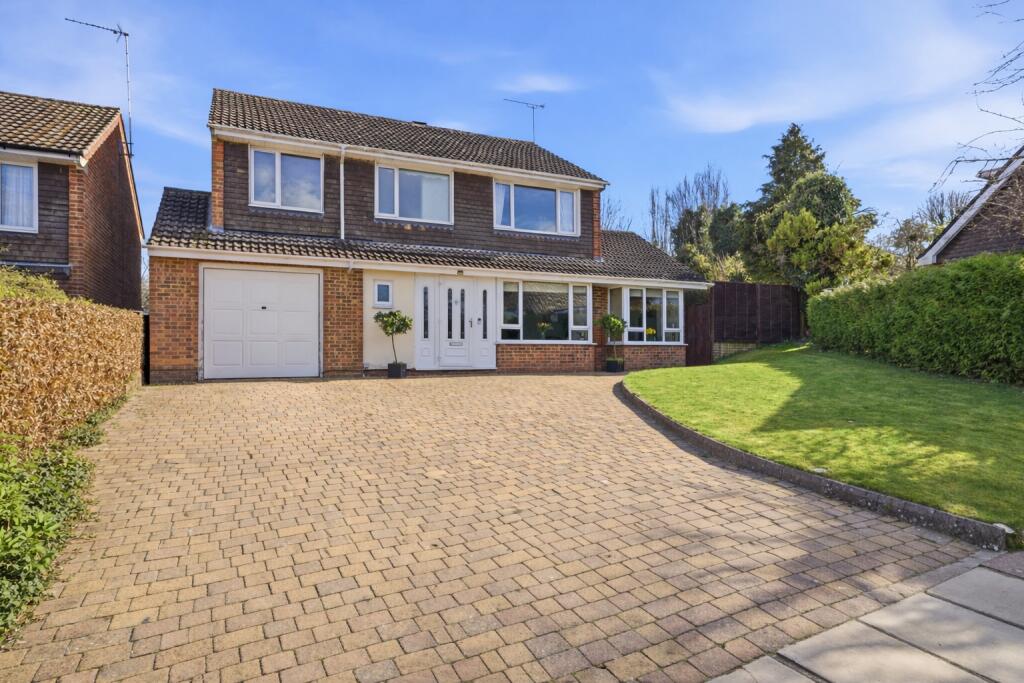 Main image of property: Morland Close, Dunstable, Bedfordshire, LU6