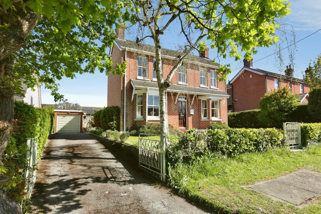 Main image of property: Holmesland Lane, Botley, Southampton
