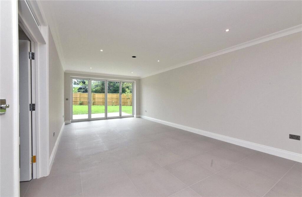 House in Sutton - View 3