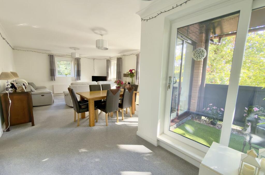 Apartment in Bournemouth, Winton - More