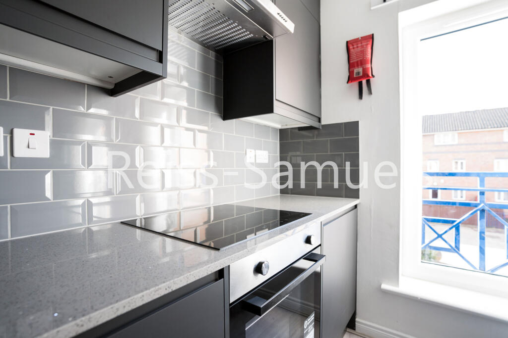 6 bedroom semi-detached house for rent