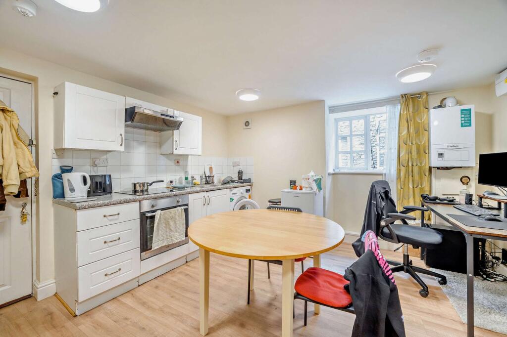 Apartment in Trowbridge - View 3