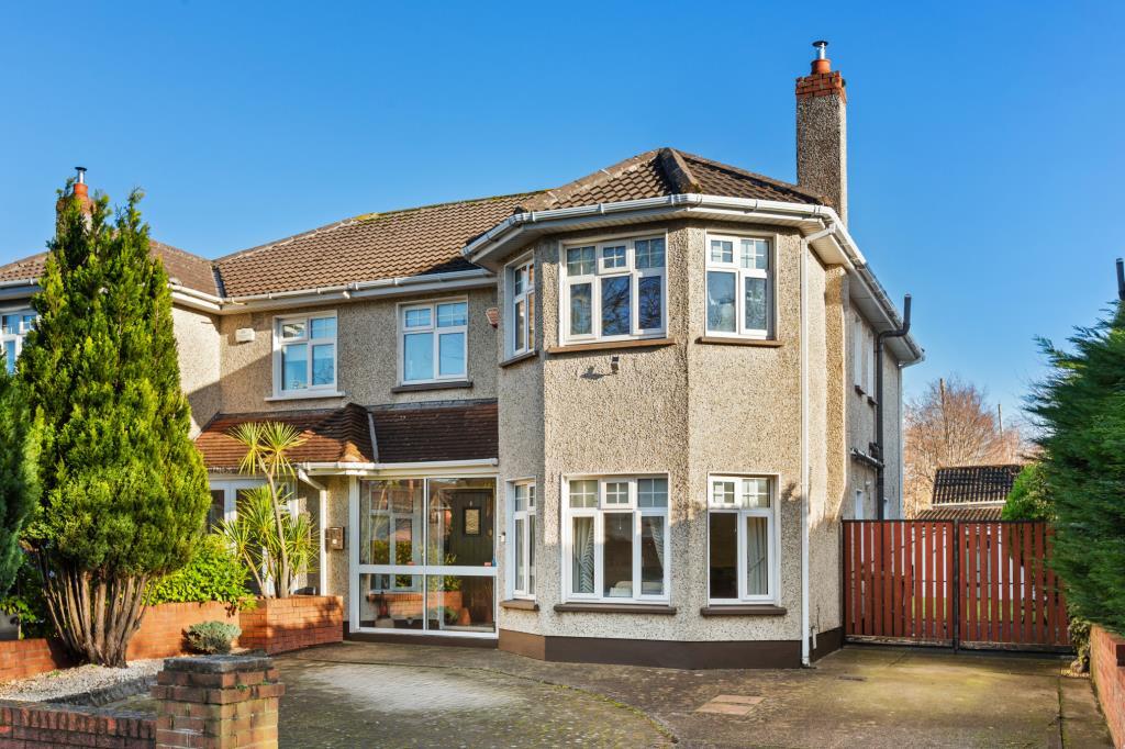 Main image of property: 27 Orlagh Grove, Knocklyon, Dublin 16, D16 A2W9