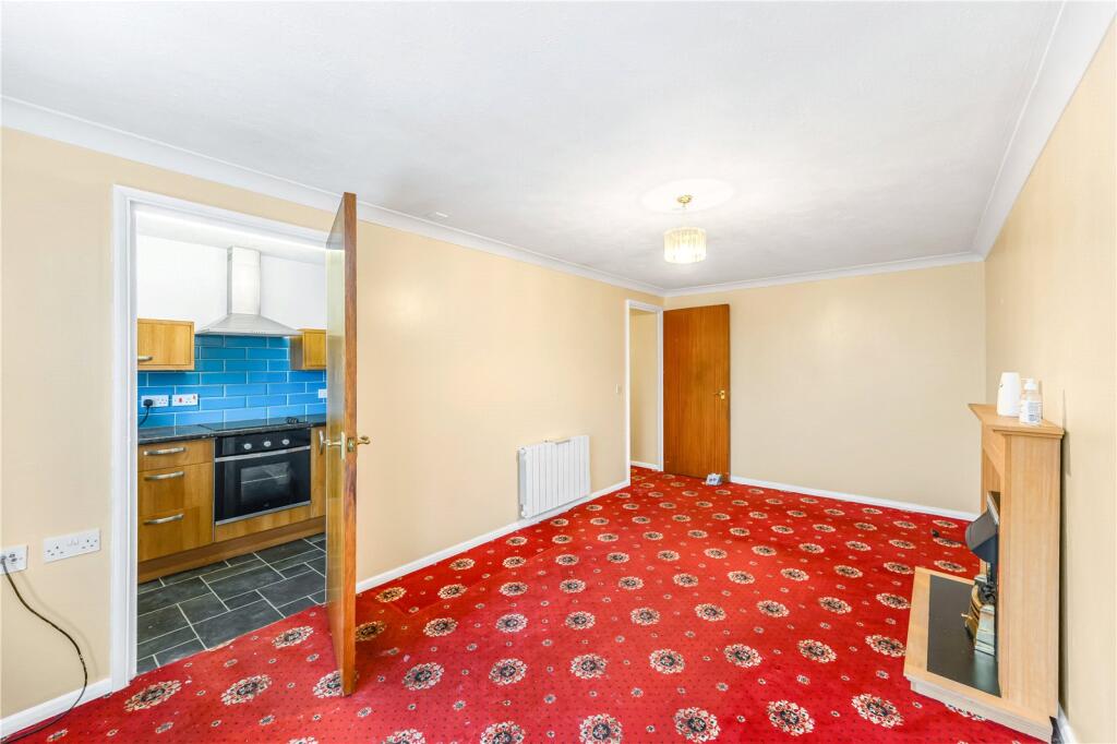 Portland Close, Chadwell Heath, RM6 photo 4
