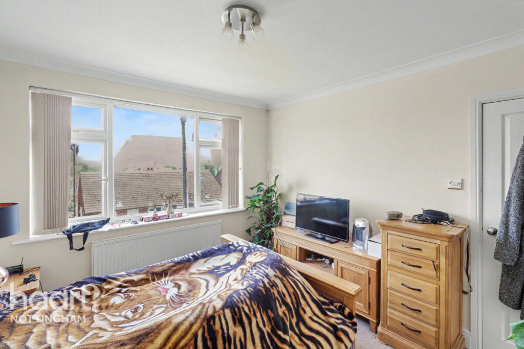 House in Nottingham, Gedling - More