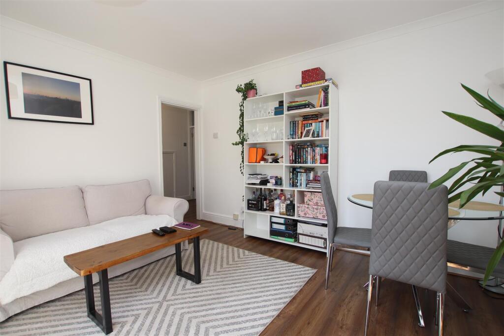 Apartment in Dartford, Temple Hill - View 4