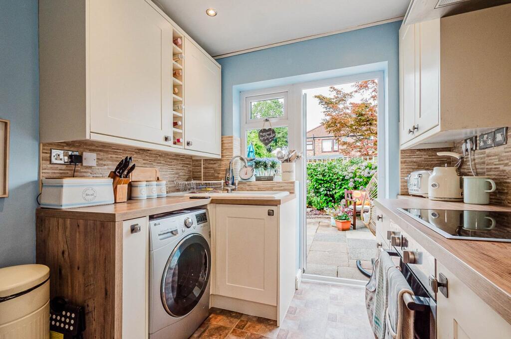Bridle Close, Flixton, Manchester, M41 photo 3