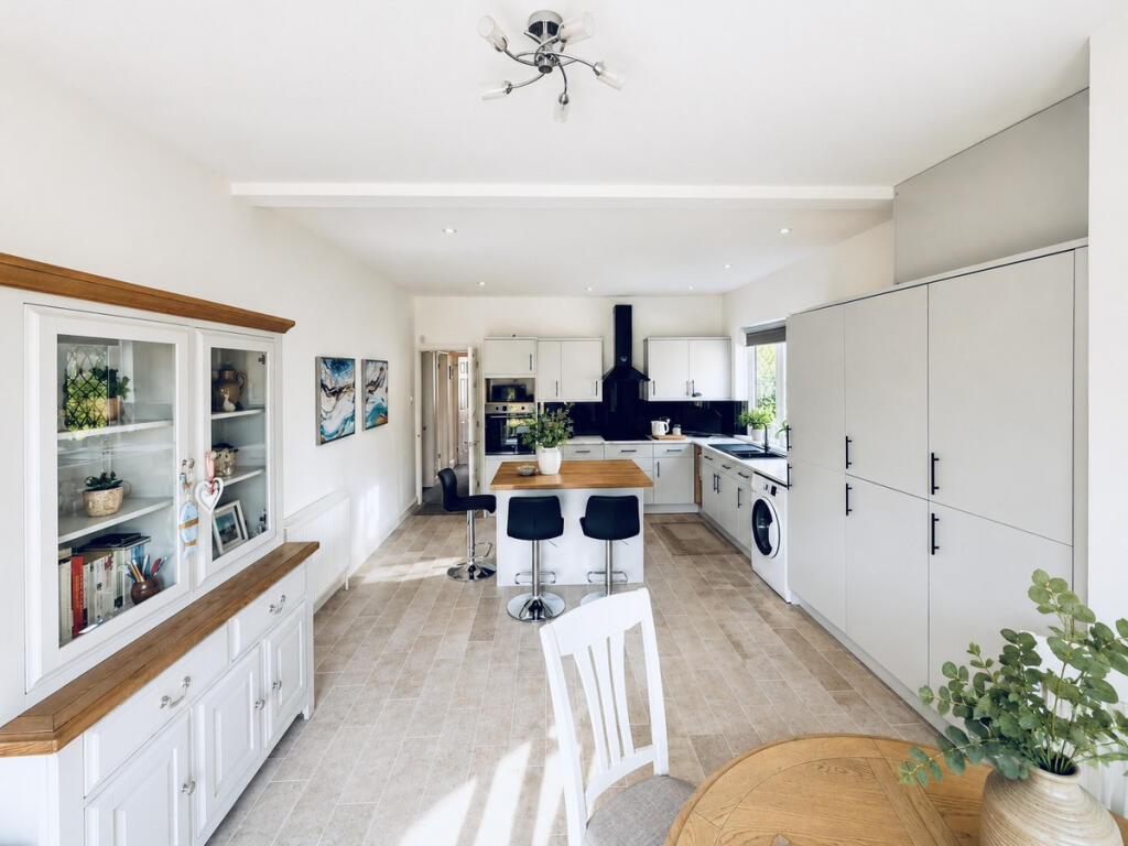 House in Orpington, Broom Hill, Goddington - More