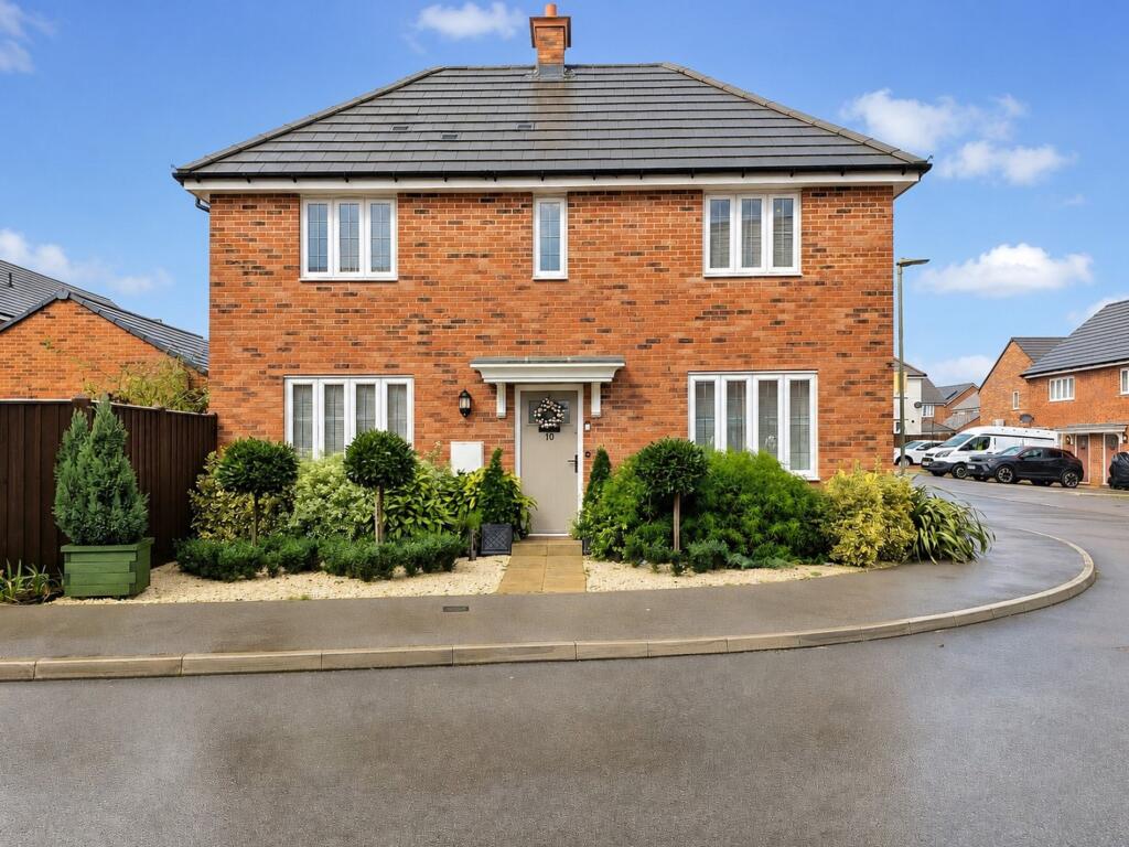 3-bed semi-detached on Longley Crescent, Banbury, Oxfordshire, £390,000