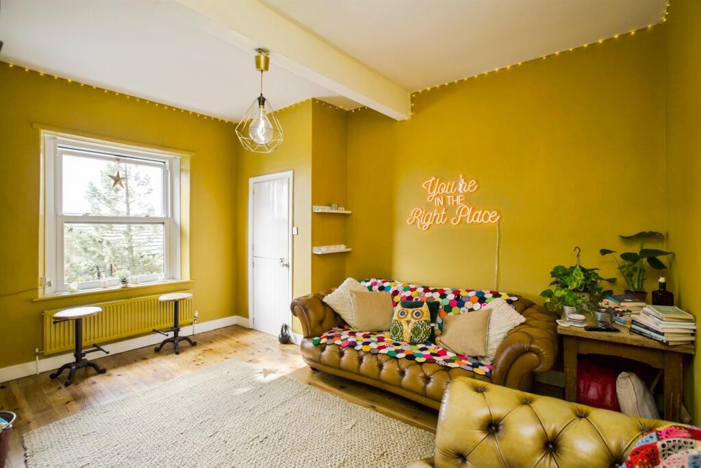 House in Halifax - View 3