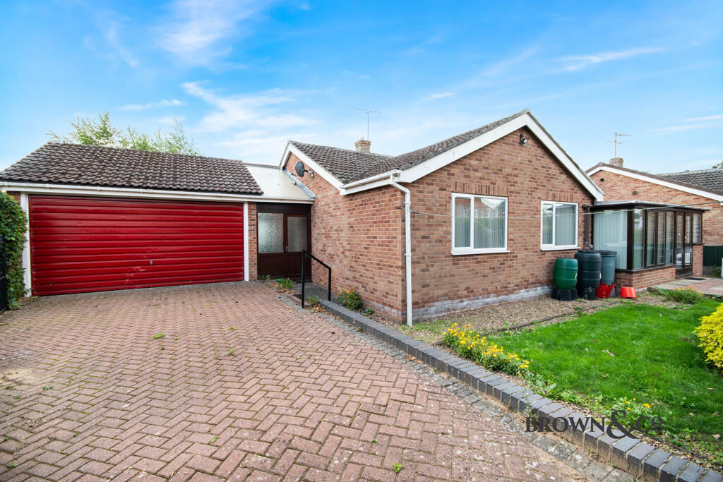 3-bed detached on North Moor Drive, Walkeringham, £280,000