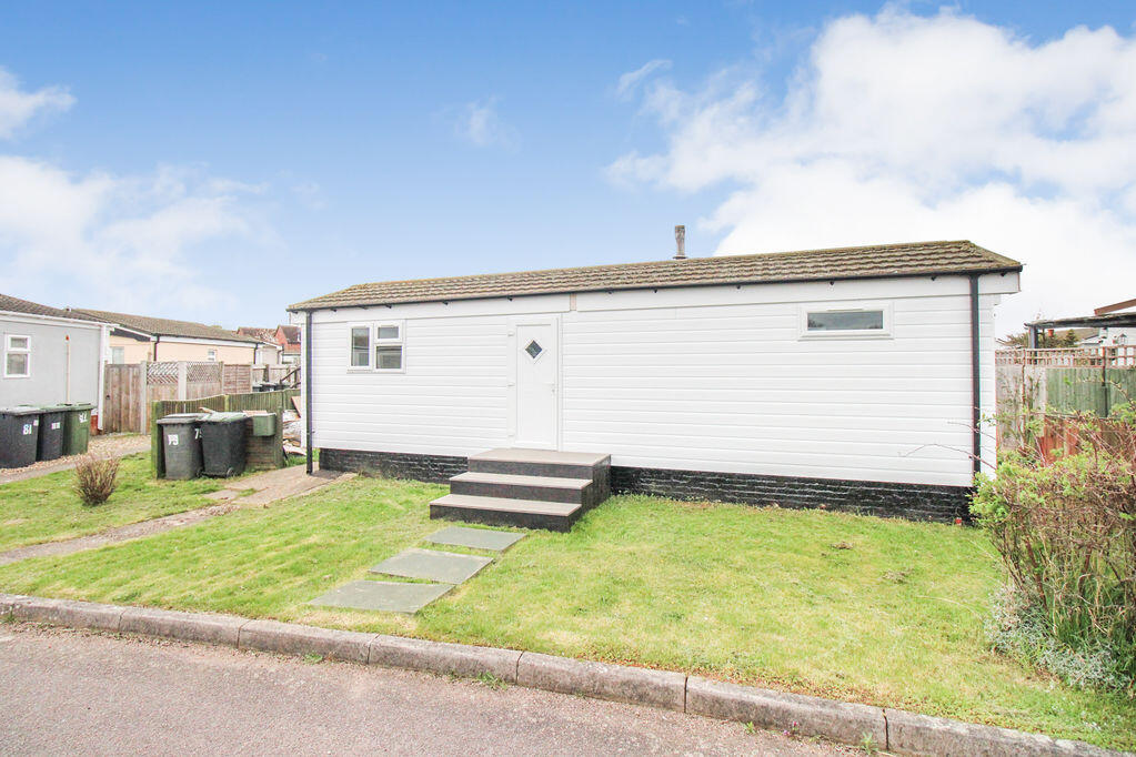 1-bed caravan on Three Star Park, Lower Stondon SG16, £125,000