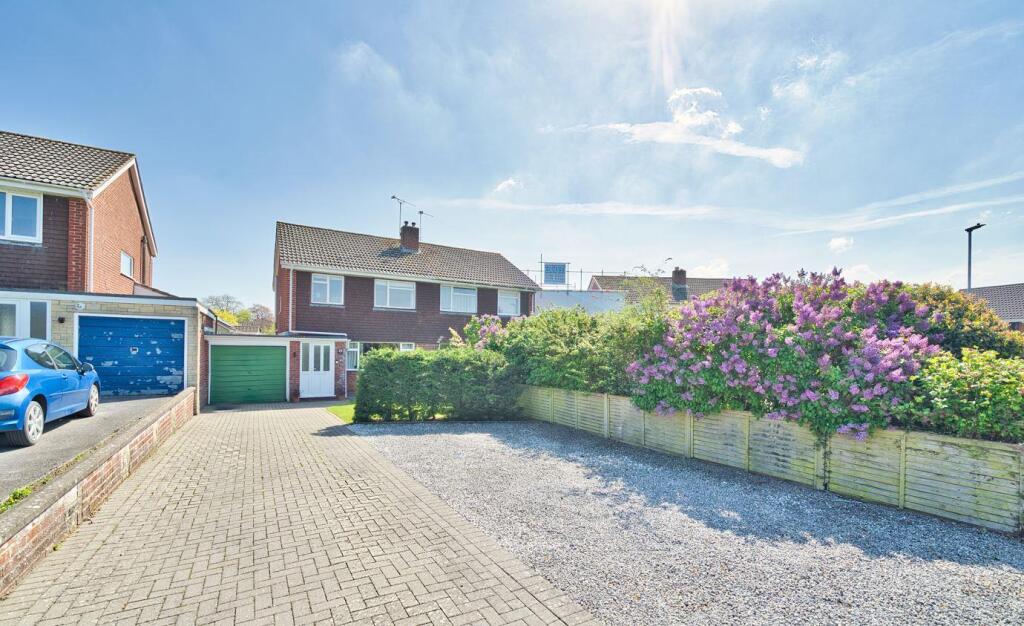 Main image of property: Mizzymead Rise, Nailsea