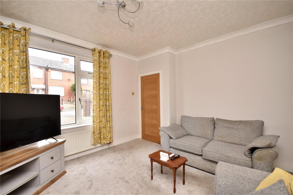 Moor Street, Shaw, Oldham, Greater Manchester, OL2 photo 4