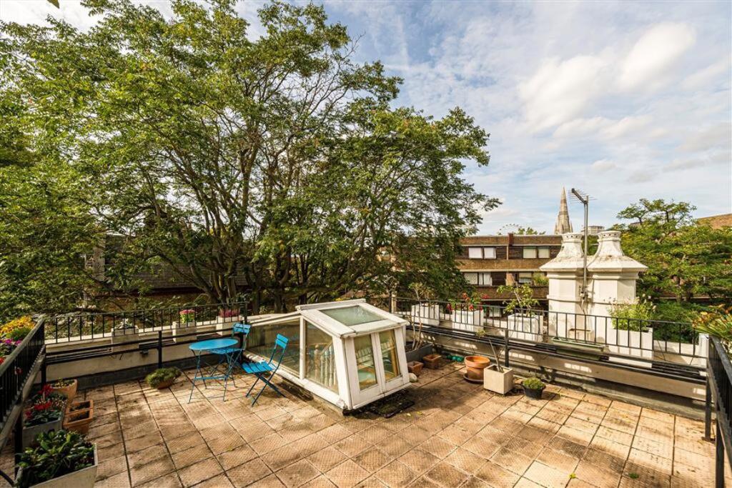 House in London - View 5