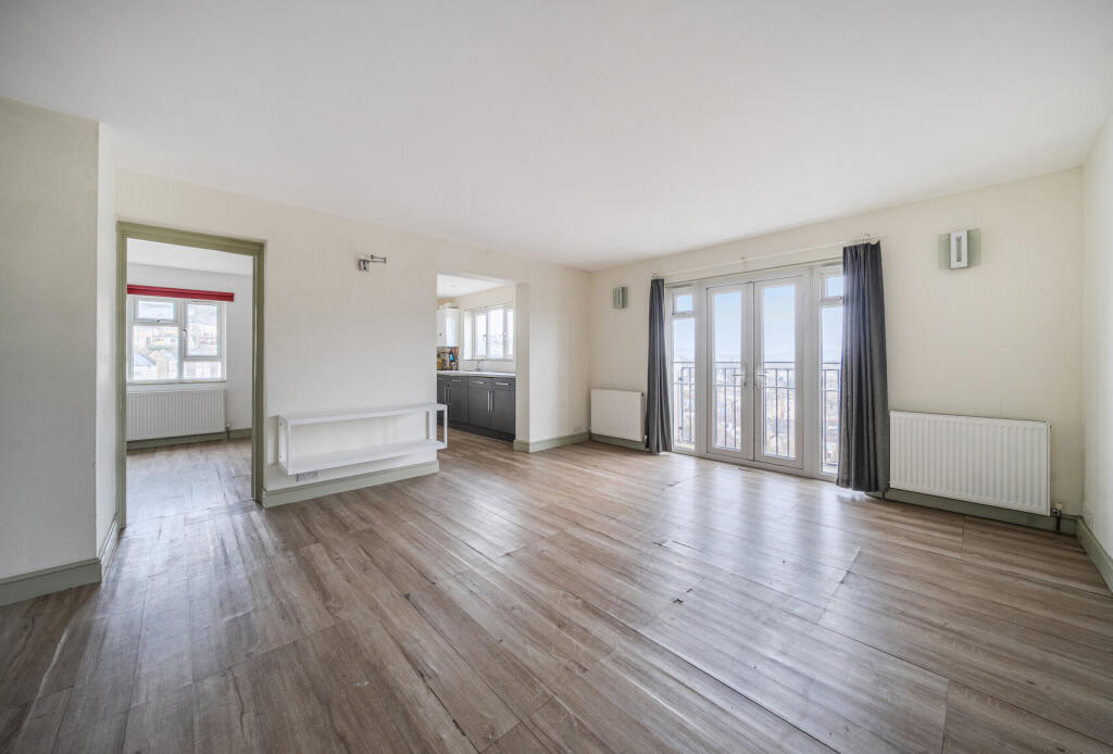 Apartment in Bath, Walcot - View 3