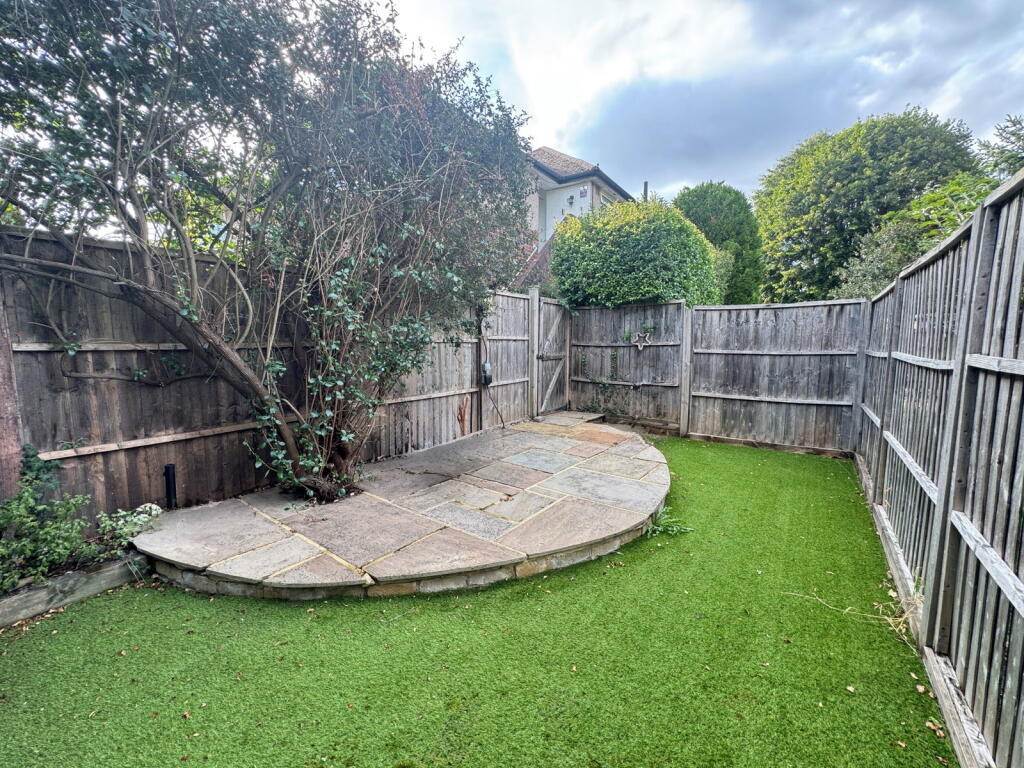Apartment in Twickenham - View 3