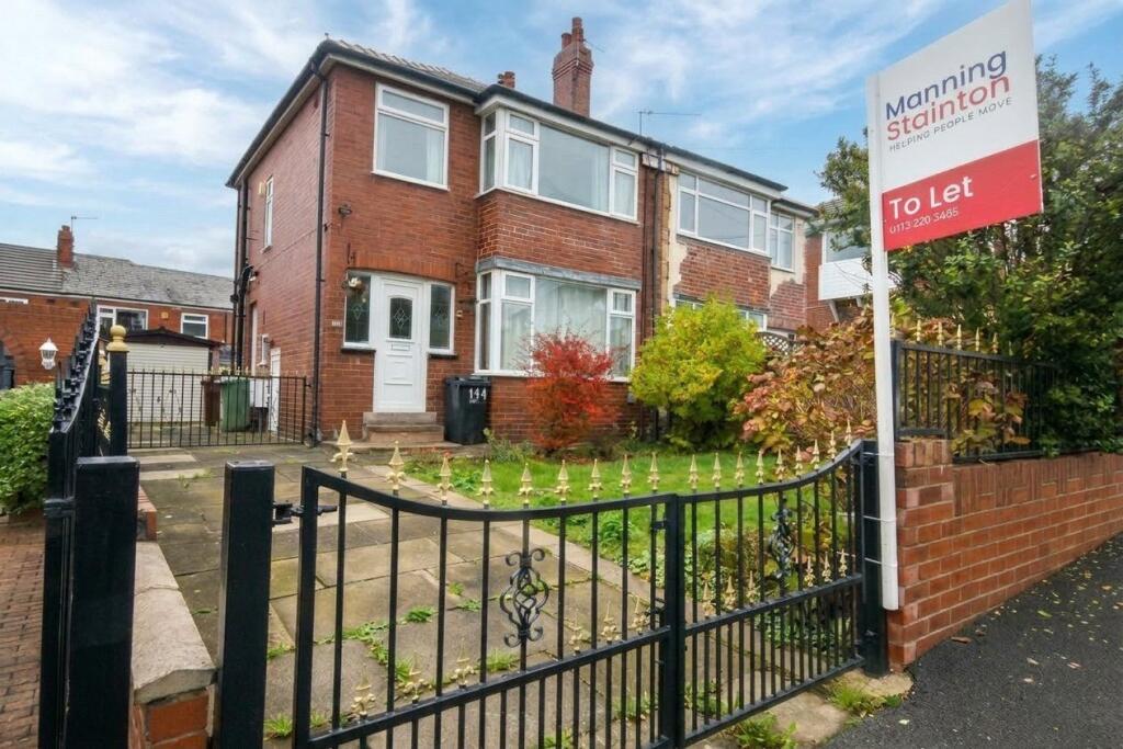 Main image of property: Calverley Lane, Leeds, West Yorkshire