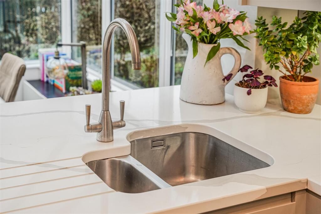 Additional image 40 of Hawthorn Crescent, Baildon, Shipley