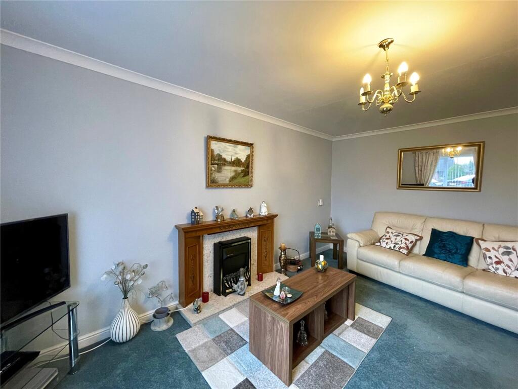 Churston Close, Newcastle, Staffordshire, ST5 photo 3