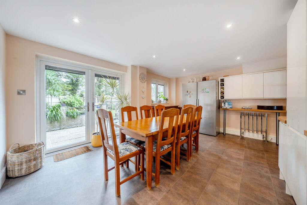 Somersby Crescent, Maidenhead photo 4