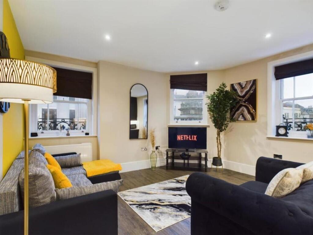 Main image of property: 11, 45 North West House