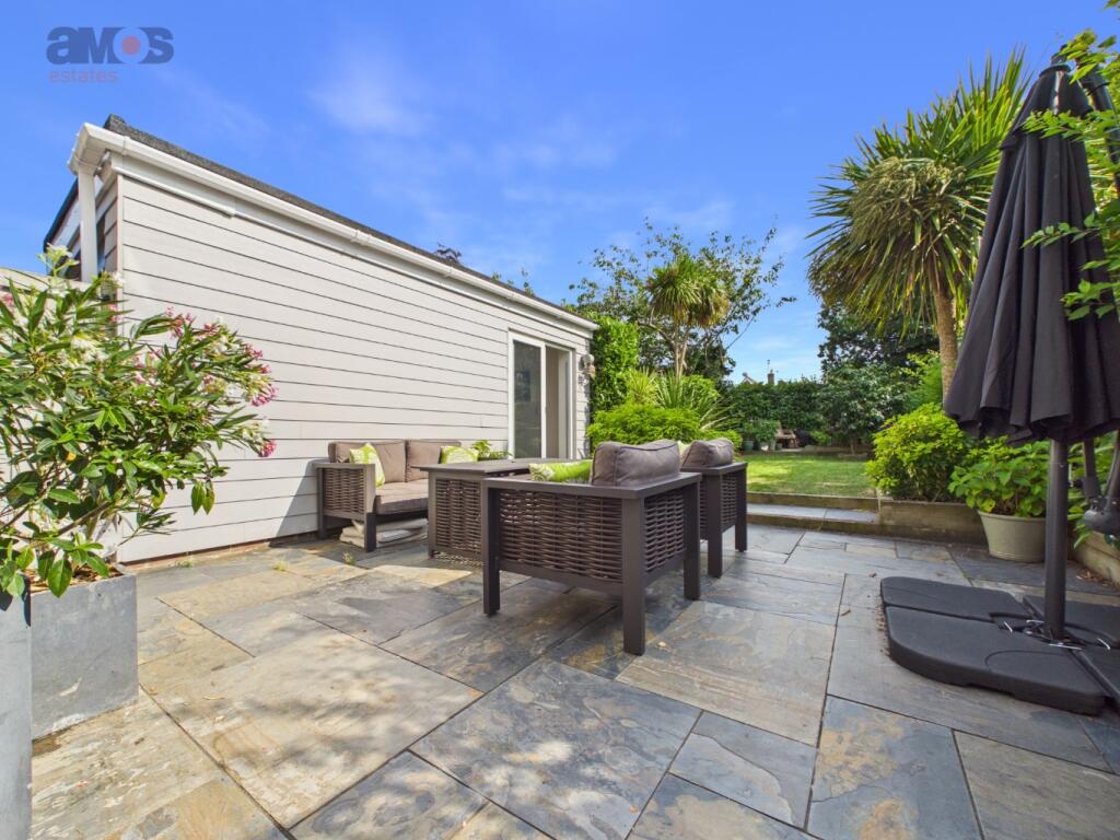 Pinewood Avenue, Eastwood, Leigh-on-sea, Essex photo 3