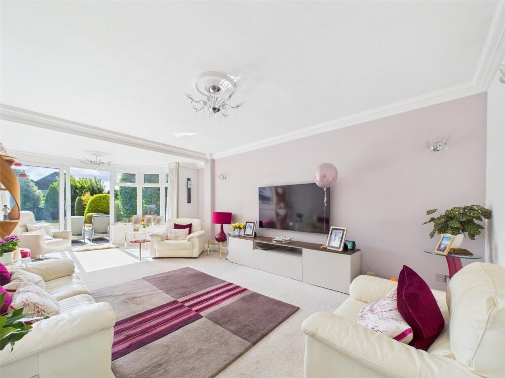 Clifton Road, Bournemouth, Dorset, BH6 photo 3