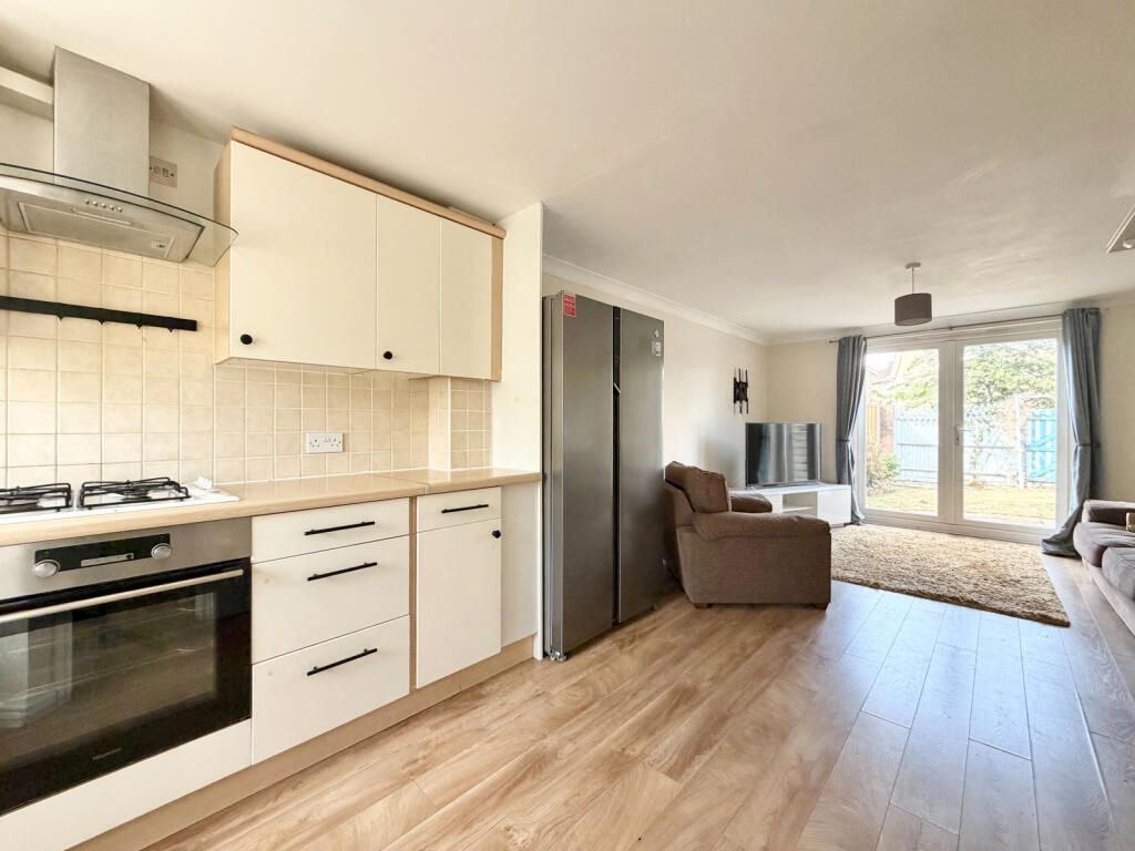 House in Pitstone, Castlemead - View 5