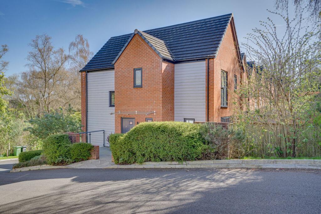 Main image of property: Sundays Hill Close, Hedge End, Southampton, SO30 0AR.