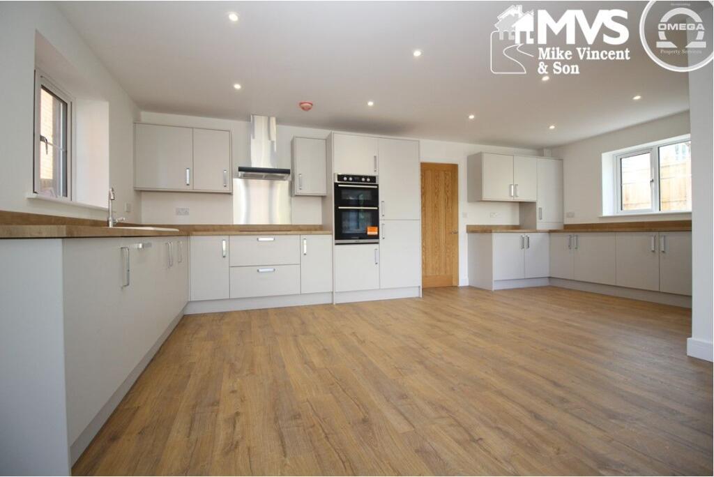 Maetree House, Colchester Road, Thorpe-le-Soken, Clacton-on-Sea photo 2