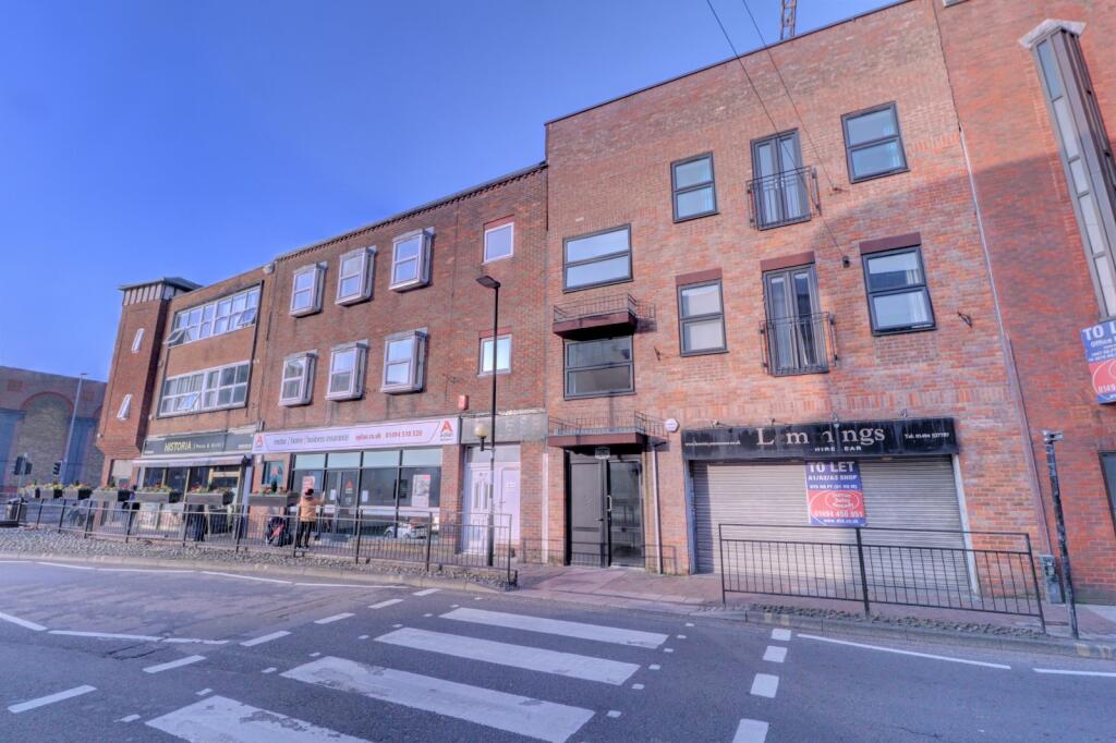Main image of property: Oxford Street, High Wycombe, Buckinghamshire, HP11