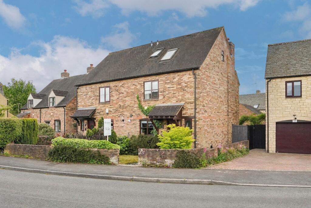 Main image of property: Westcote Close, Witney, OX28