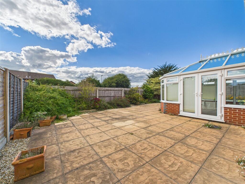 Iris Close, Hoburne, Christchurch, Dorset, BH23 photo 2