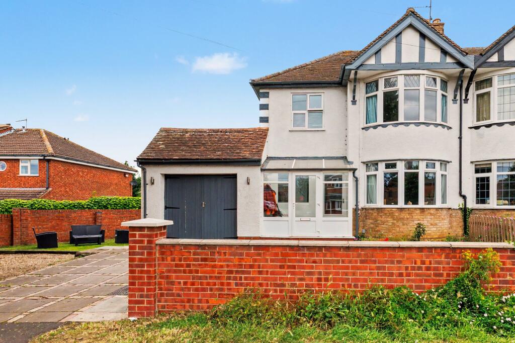 3-bed semi-detached on Elm Road, Evesham, WR11, £320,000