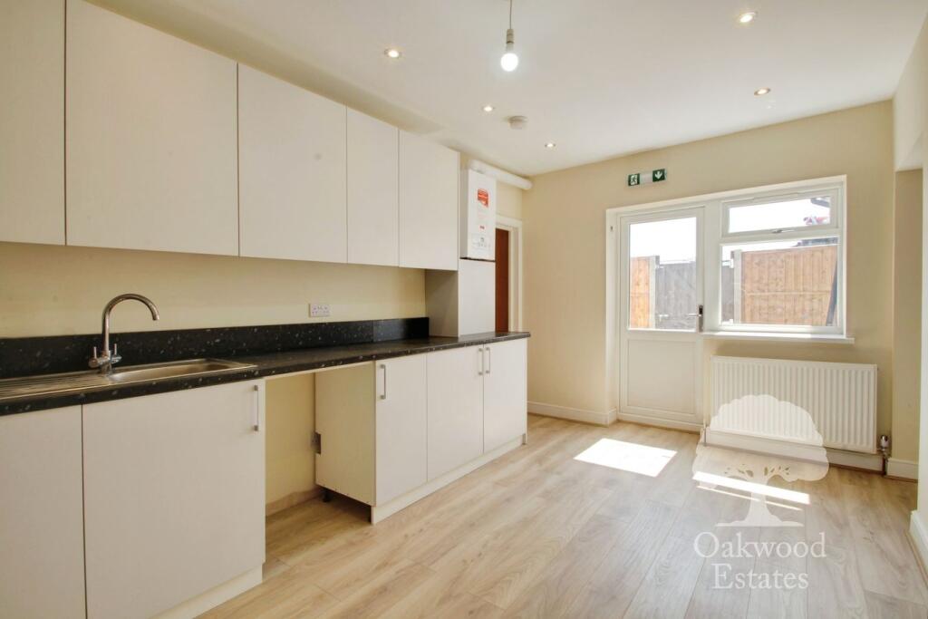 Apartment in Slough - View 4
