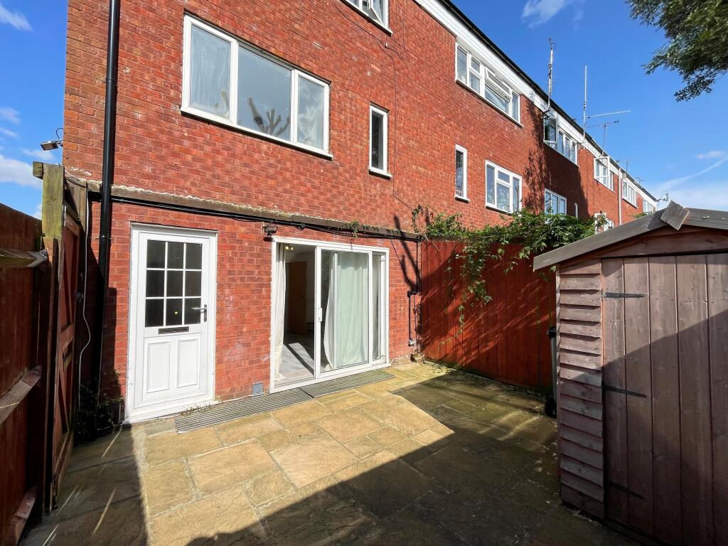 Main image of property: Elm Park Close, Houghton Regis, DUNSTABLE