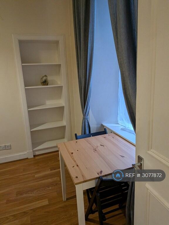 Apartment in Edinburgh - View 3