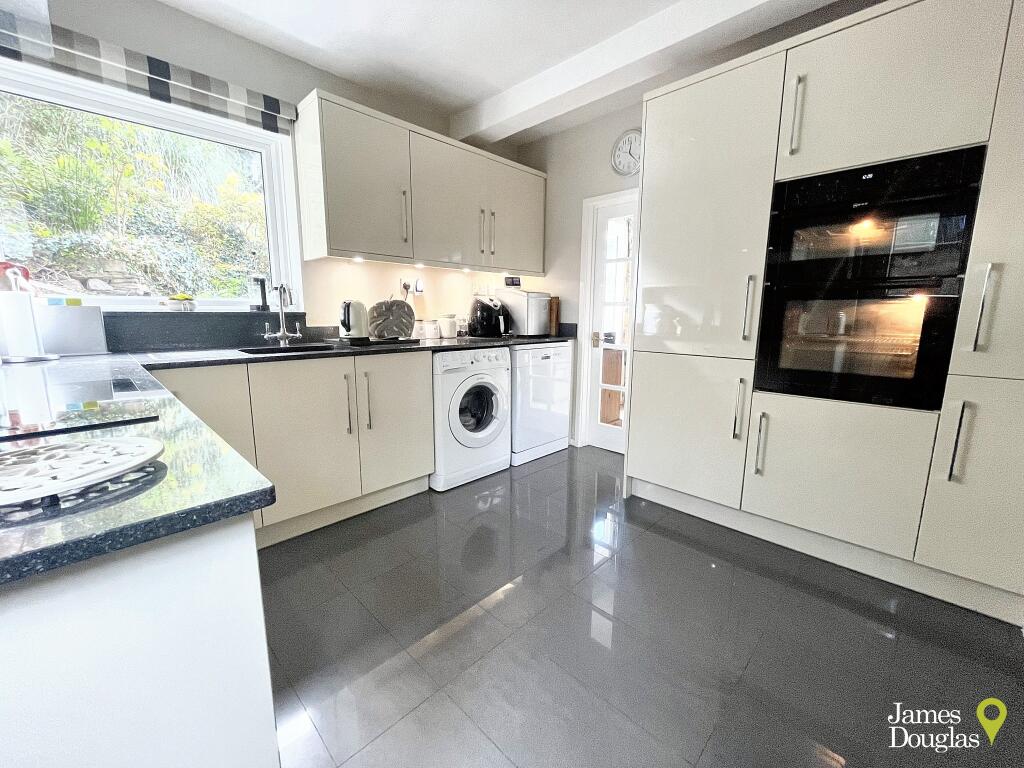 Hilltop Crescent, The Common, Pontypridd photo 2