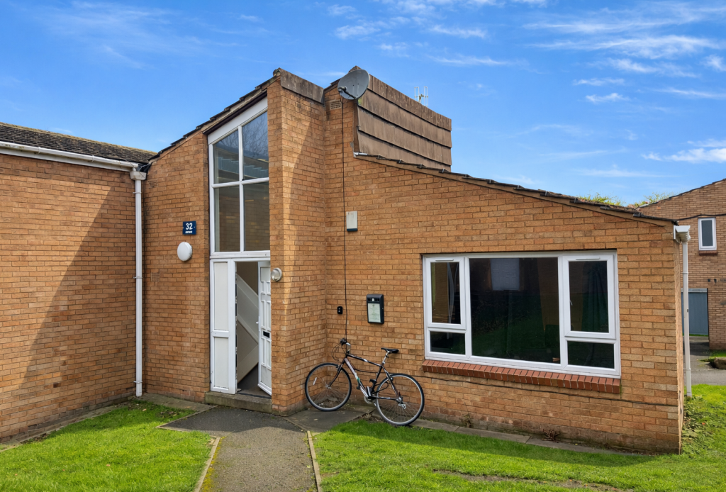 6-bed semi-detached on 32. Park Village, 200 Norfolk Park Road, Sheffield, South Yorkshire S2 2UA, £100,000