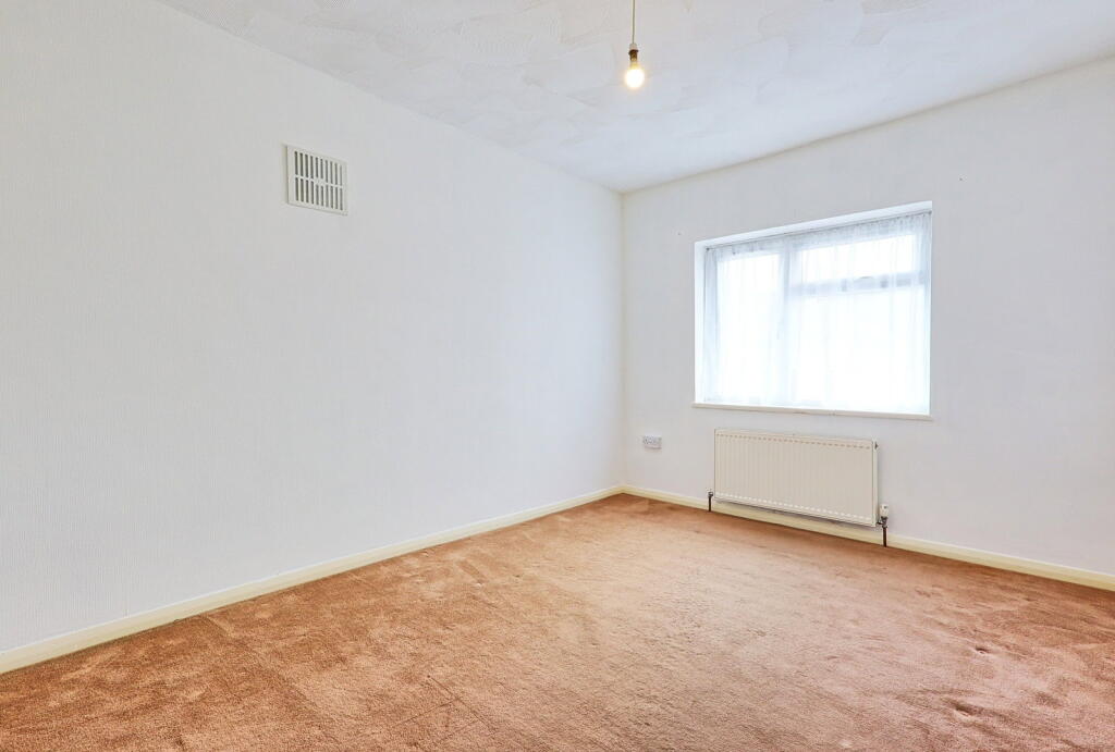 Apartment in Thurrock, Essex - View 5