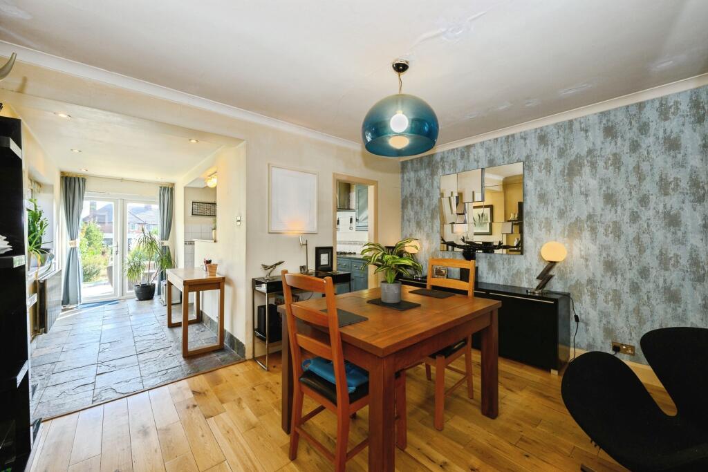 House in Sutton - View 5