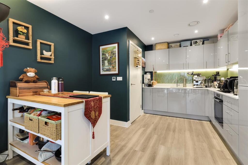 Apartment in Cambridge - View 3