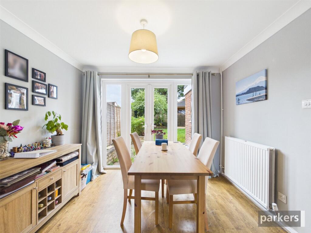 Wilmington Close, Woodley, Reading, Berkshire, RG5 photo 4